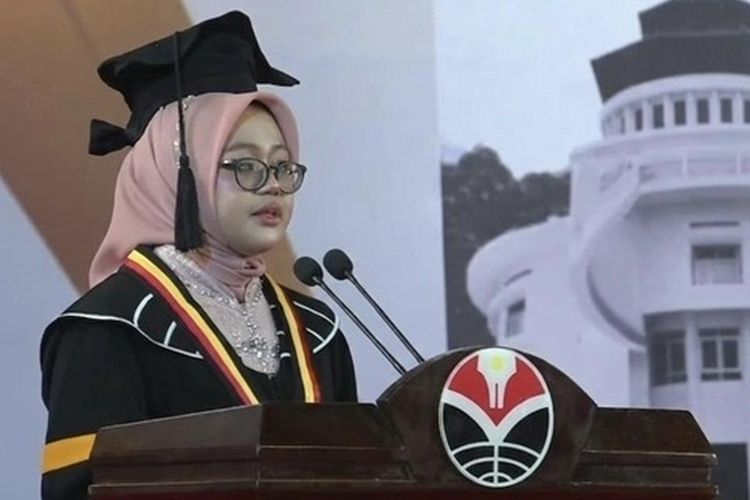 Kiat Wisudawan Terbaik UPI, Siti Belajar Minimal 10 Menit Tiap Hari, Termasuk Baca Jurnal