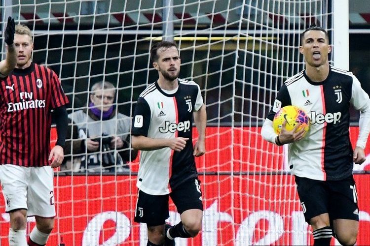 Penyerang Juventus, Cristiano Ronaldo, merayakan gol ke gawang AC Milan pada laga leg pertama semifinal Coppa Italia, 13 Februari 2020.