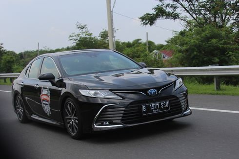 Menguji Performa Mesin Toyota Camry Hybrid Jakarta-Yogyakarta