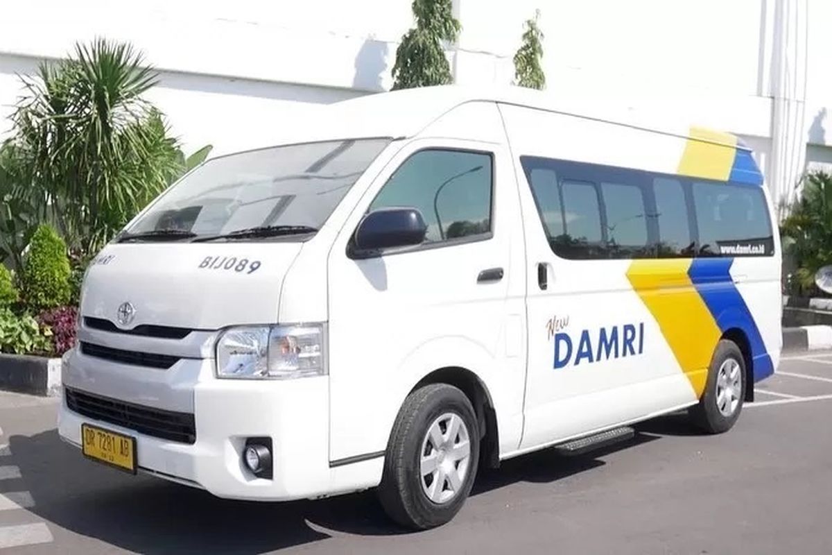 Ilustrasi mobil angkutan layanan DAMRI di Lombok