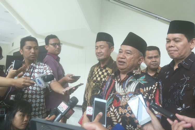 Ketua Bidang Hubungan Luar Negeri dan Kerja Sama Internasional MUI Muhyiddin Junaidi di Kantor Wapres