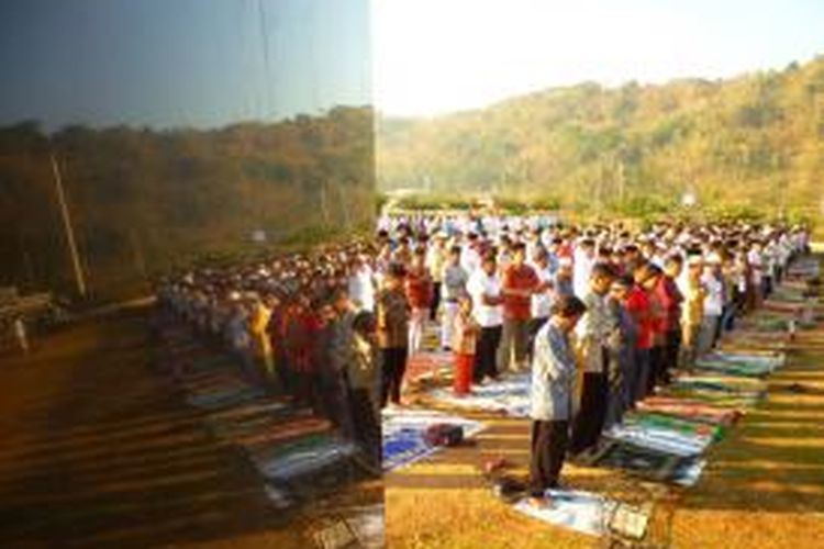 Warga Muhammadiyah Kota Ungaran menggelar Shalat Idul Adha di Alun-alun Bung Karno, Ungaran Timur, Rabu (23/9/2015) pagi