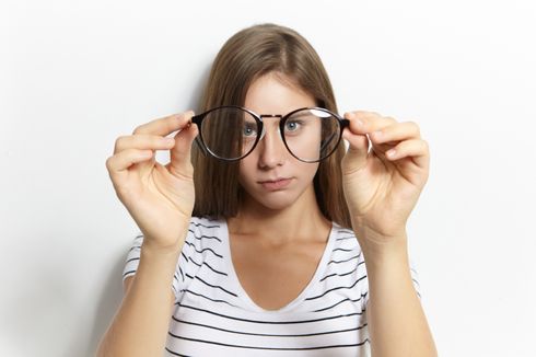 Sering Menatap Layar Gawai, Ini 5 Cara Mencegah Mata Minus