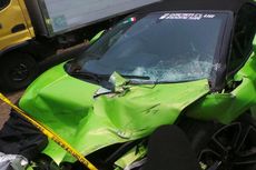 Polisi Sebut Lamborghini Hotman Tabrak Bus Pariwisata lalu Seruduk Pembatas Jalan