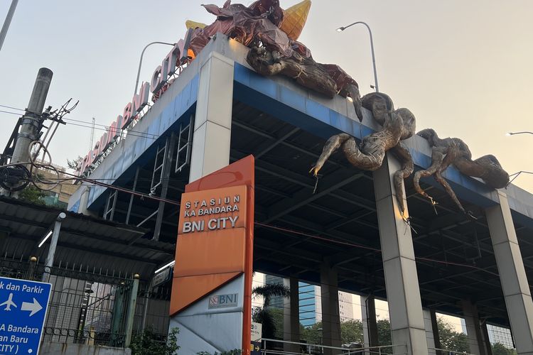 Cara Naik KRL dari Stasiun BNI City, Berikut Panduan dari Pintu Masuk hingga Peron