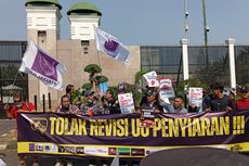 Demo Tolak UU Penyiaran, Massa Berkumpul di Depan Gedung DPR 