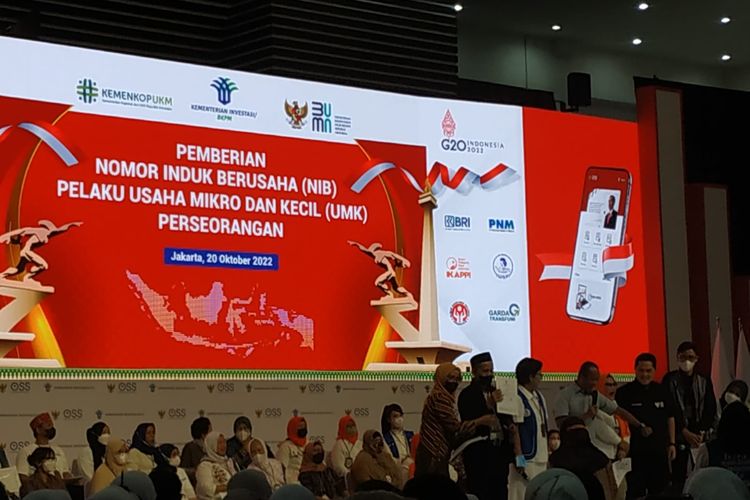 Menteri Investasi/Kepala BKPM Bahlil Lahadalia dalam acara Pemberian Nota Induk Berusaha (NIB) Pelaku UMKM Perseorangan di Graha Japapuspita, Bendungan Hilir, Jakarta, Kamis (20/10/2022).