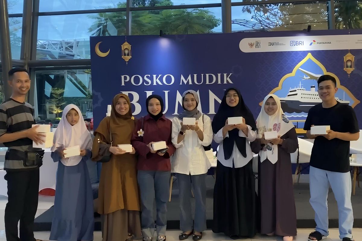 PT Pertamina (Persero) mendirikan Posko Mudik Badan Usaha Milik Negara (BUMN) di Terminal 3 Bandara Soekarno Hatta, Tangerang.