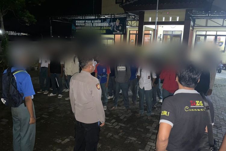 Sebanyak 37 pelajar diamankan polisi saat akan tawuran di Kebumen, Jawa Tengah, Rabu (10/5/2023).