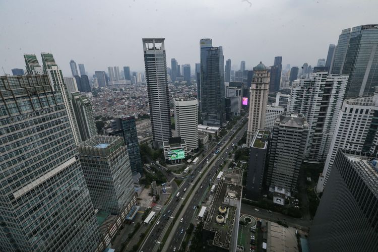 Gedung-gedung bertingkat sebagai pusat perekonomian di Jakarta, Kamis (29/9/2022). Menteri Keuangan (Menkeu) Sri Mulyani Indrawati memberikan sinyal resesi ekonomi global pada 2023. Ekonomi dunia akan masuk jurang resesi seiring dengan tren kenaikan suku bunga acuan yang dilakukan sebagian besar bank sentral di dunia secara bersamaan.