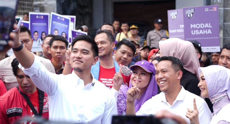 Ikut Blusukan ke Bogor, Kaesang Instruksikan Kader PSI Menangkan Sendi-Melli pada Pilkada 2024
