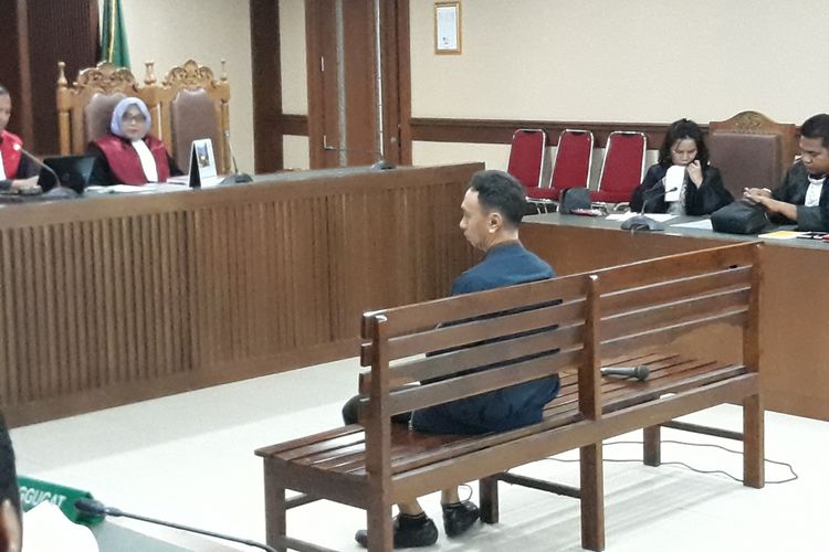 Auditor BPK Ali Sadli menjalani sidang pembacaan tuntutan di Pengadilan Tipikor Jakarta, Senin (12/2/2018).