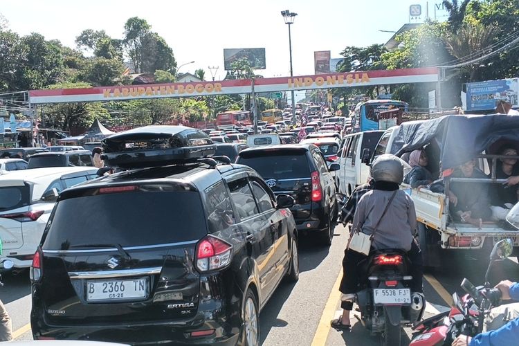 Evaluasi Jalur Puncak Libur Lebaran: 19 Kali 'One Way' Diterapkan, Volume Kendaraan Tembus 94.000