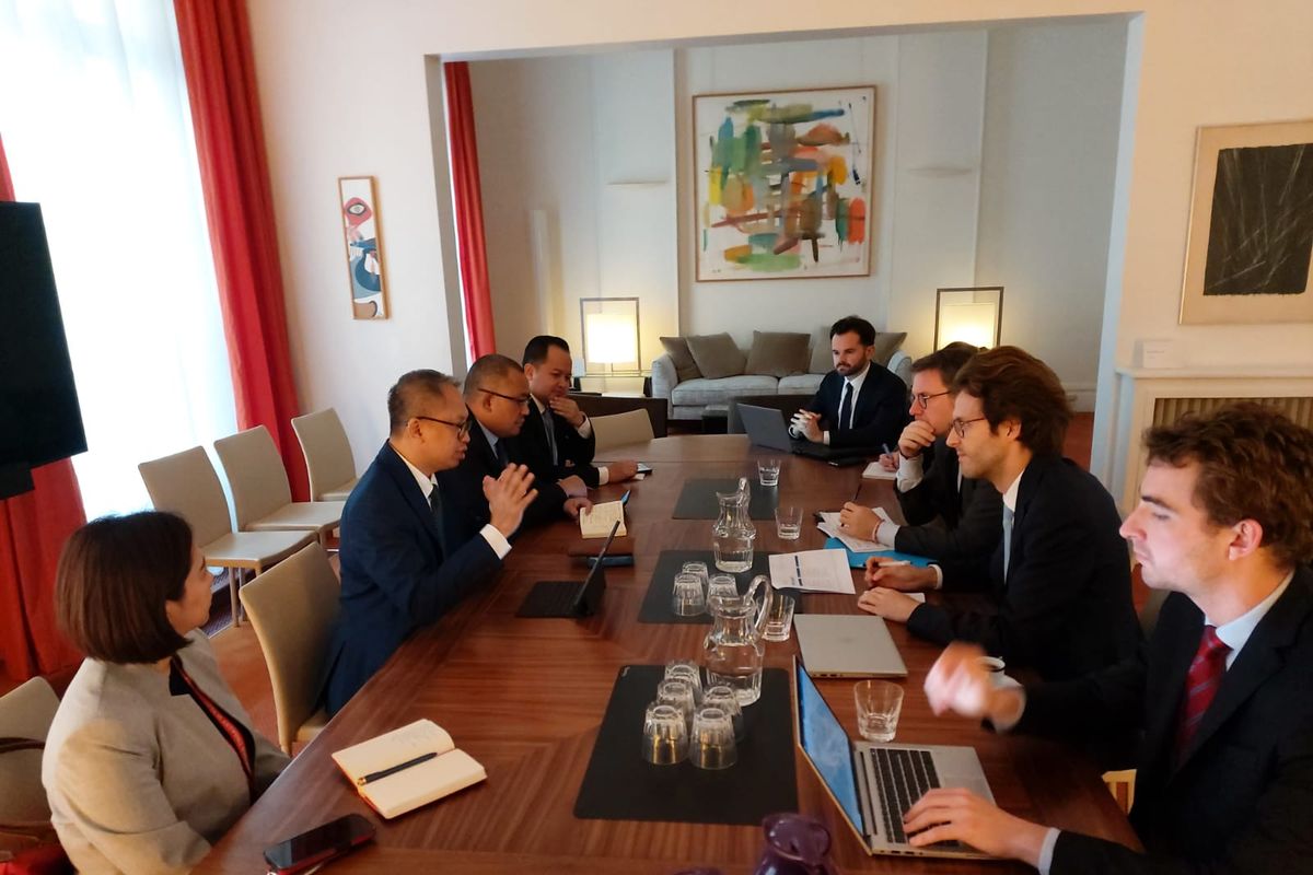 Kementerian Koordinator Bidang Perekonomian (Kemenko Perekonomian) melakukan kunjungan kerja (kunker) ke Markas Besar OECD sebagai tindak lanjut pasca pernyataan minat pemerintah Indonesia menjadi anggota penuh OECD di Paris, Prancis, Jumat (3/11/2023). 