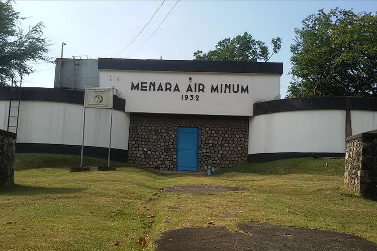 Menara air atau watertoren warisan Belanda di ruang terbuka hijau, Bukit Baru Pangkal Pinang, Rabu (17/7/2019).