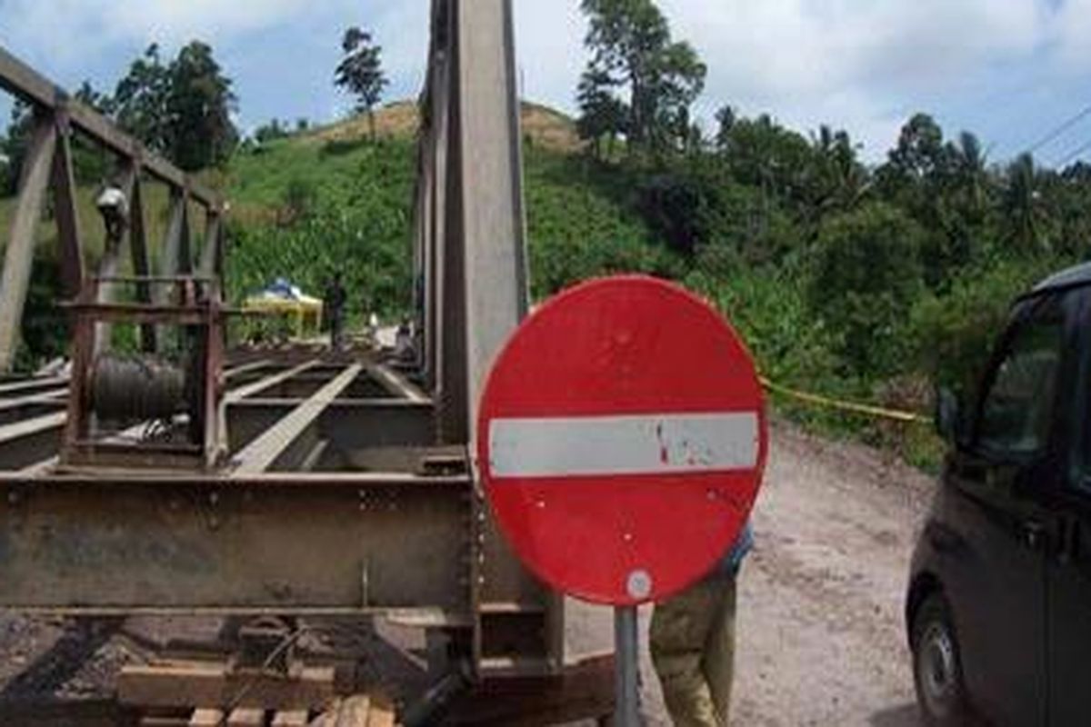 Dengan keberadaan jalan tol di Lampung Selatan, diharapkan tidak ada lagi jalan amblas atau rusak parah akibat tidak sanggup menahan beban muatan.
