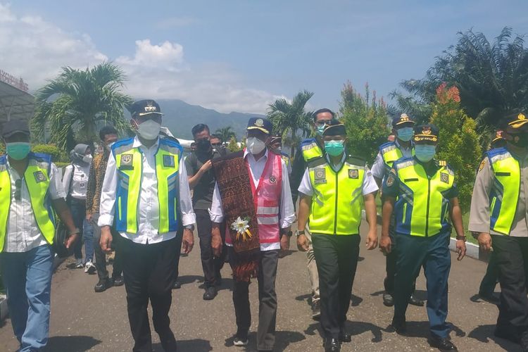Foto : Menteri Perhubungan Republik Indonesia, Budi Karya Sumadi berkunjung ke Ende, Kabupaten Ende, Minggu  (26/9/2021)