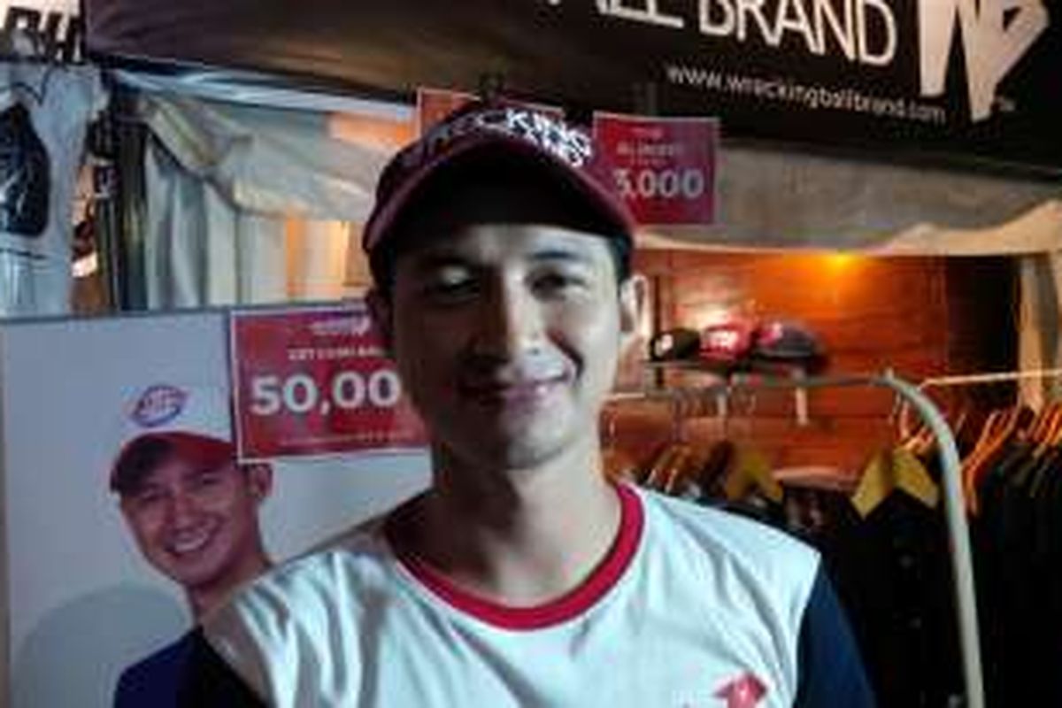 Artis peran dan model Chand Kelvin ambil bagian sebagai pebisnis lini busana pada JakCloth Summer Fest 2016, Jakarta.