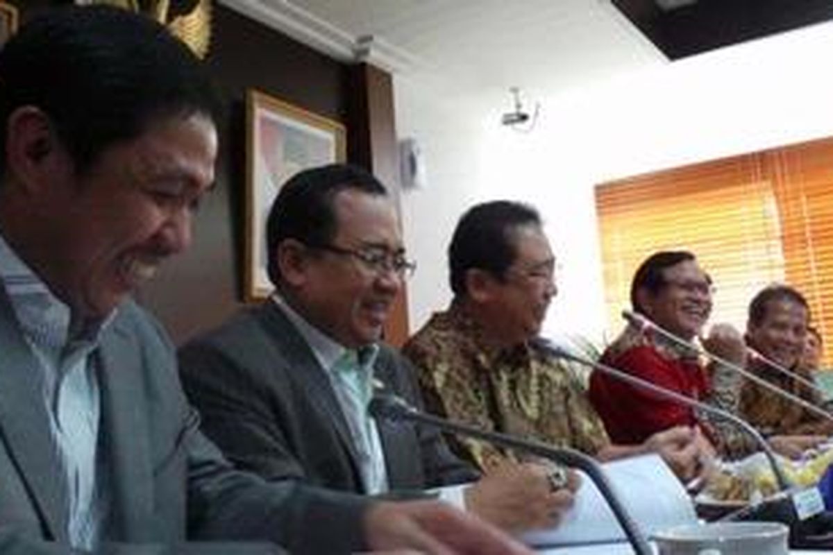 Wakil Ketua DPR Anis Matta, mengikuti rapat terakhir Pimpinan DPR, di Gedung Kompleks Parlemen, Senayan, Jakarta, Kamis (7/2/2013). Hari ini, Anis resmi mengundurkan diri dari jabatannya sebagai Wakil Ketua DPR. Ia ingin konsentrasi dengan urusan partai setelah dipilih sebagai Presiden PKS menggantikan Luthfi Hasan.