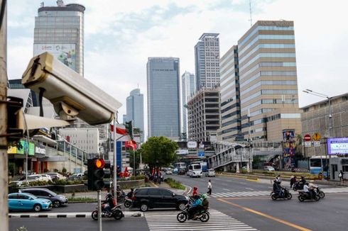 Terekam CCTV, Ini Detik-detik Ibu dan Anak Tewas Ditabrak Mobil Oknum PNS