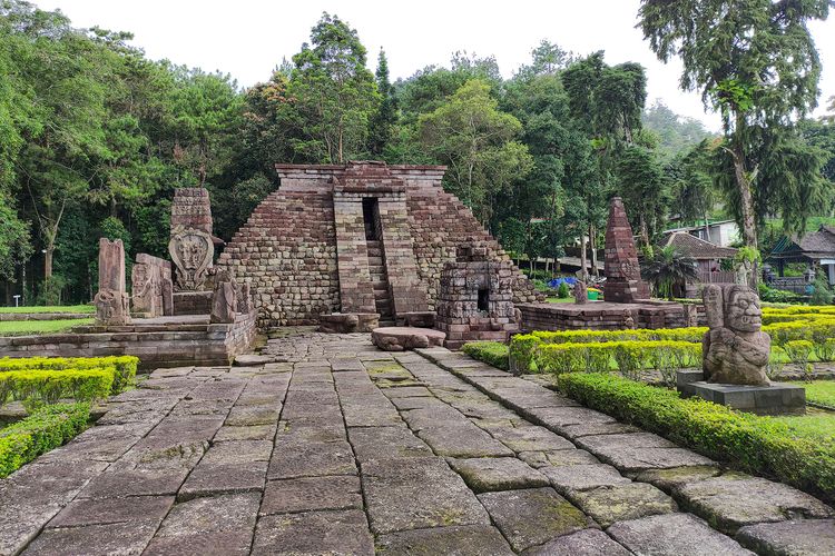 Candi Sukuh di Karanganyar, Jawa Tengah.