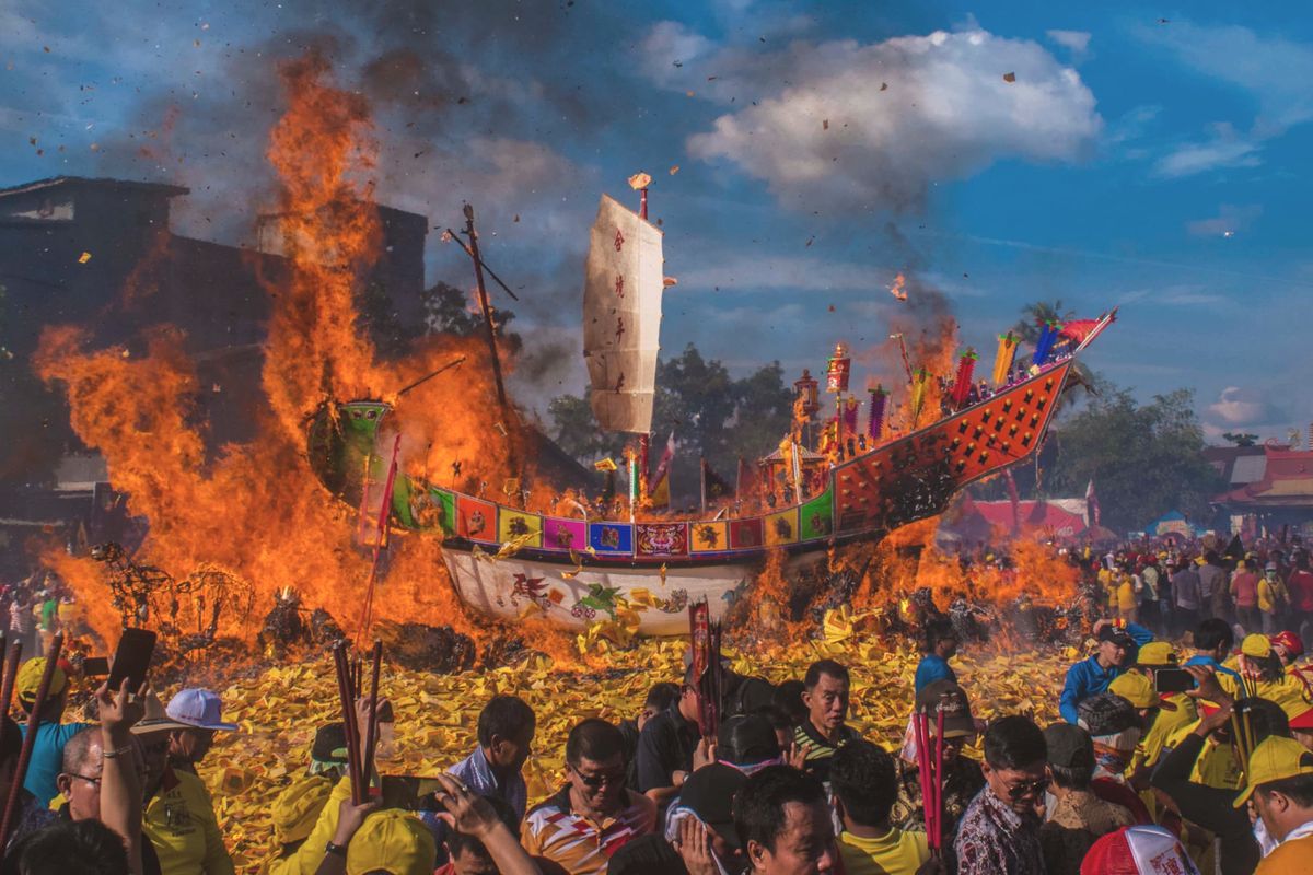 Festival Bakar Tongkang bakal kembali digelar di Kota Bagansiapiapi, Kabupaten Rokan Hilir (Rohil), Riau, pada Kamis (20/6/2024) sampai Sabtu (22/6/2024). 