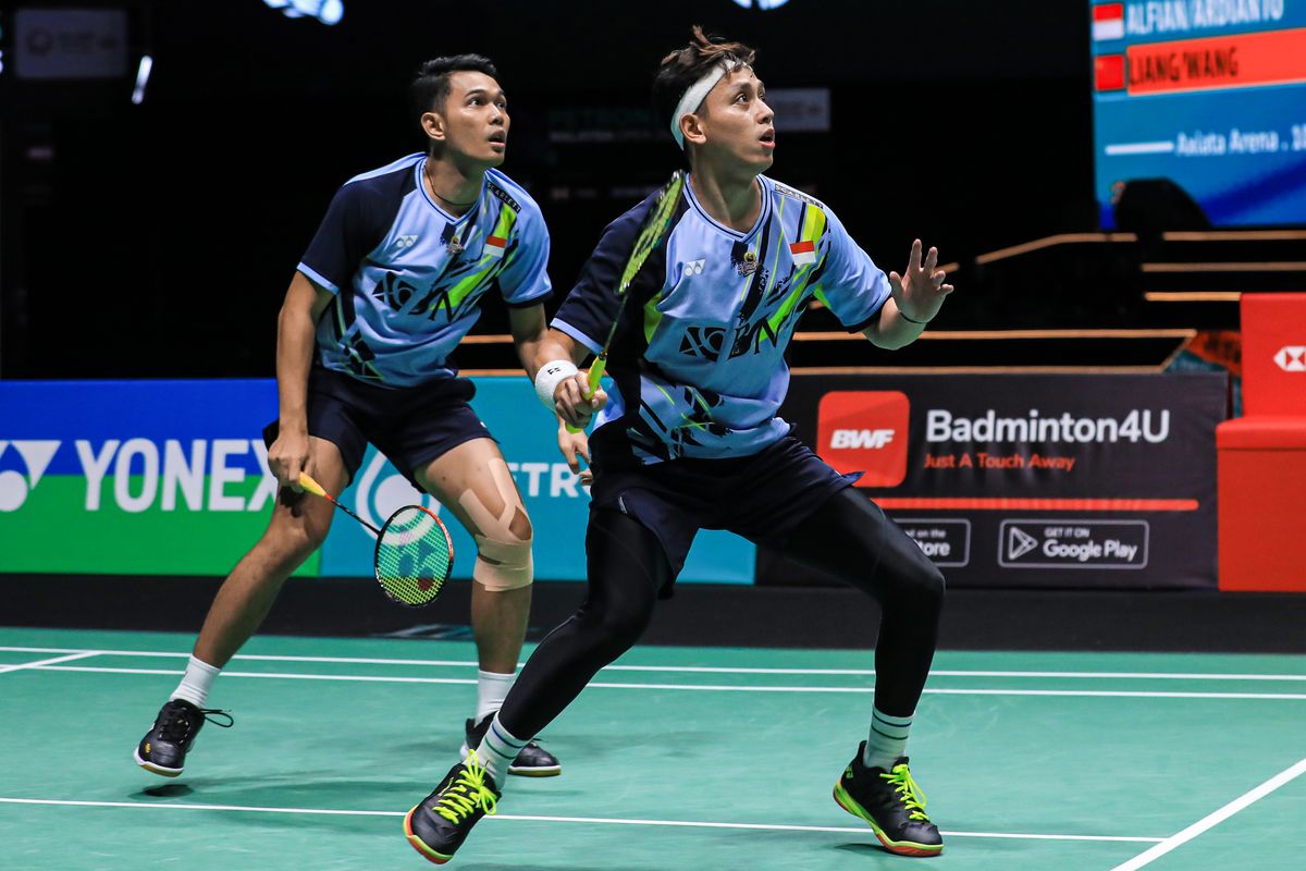 Pasangan ganda putra Indonesia Fajar Alfian/Muhammad Rian Ardianto menjadi juara Malaysia Open 2023 setelah mengalahkan Liang Wei Keng/Wang Chang (China) dengan skor 21-18, 18-21, 21-13, Minggu (16/1/2023). Selanjutnya, Fajar/Rian berhasil melangkah ke 16 besar Indonesia Masters 2023 setelah mengalahkan junior mereka, Pramudya/Yeremia.