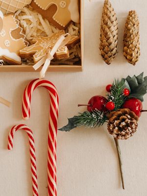 Permen tongkat adalah salah satu menu wajib yang disajikan saat Natal