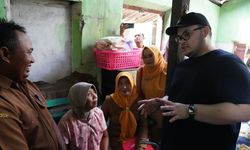 Dapat Laporan di Medsos, Mas Dhito Bantu Perbaikan Rumah Warga di Desa Sendang