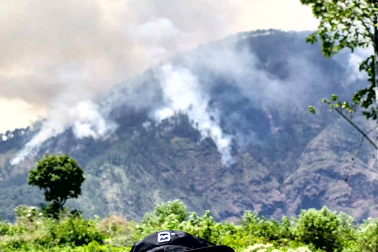 Kebakaran Gunung Kawi Meluas ke Wilayah Blitar, Tim Gabungan Sulit Padamkan Api