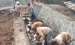 Kementan Rehabilitasi Talang Air Saluran Irigasi yang Putus di Lombok Barat