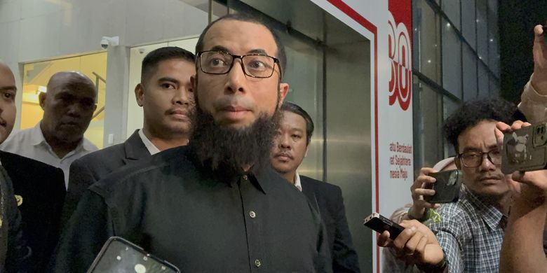 Ustaz Khalid Basalamah Diperiksa KPK, Ngaku Korban Travel Haji Furoda
