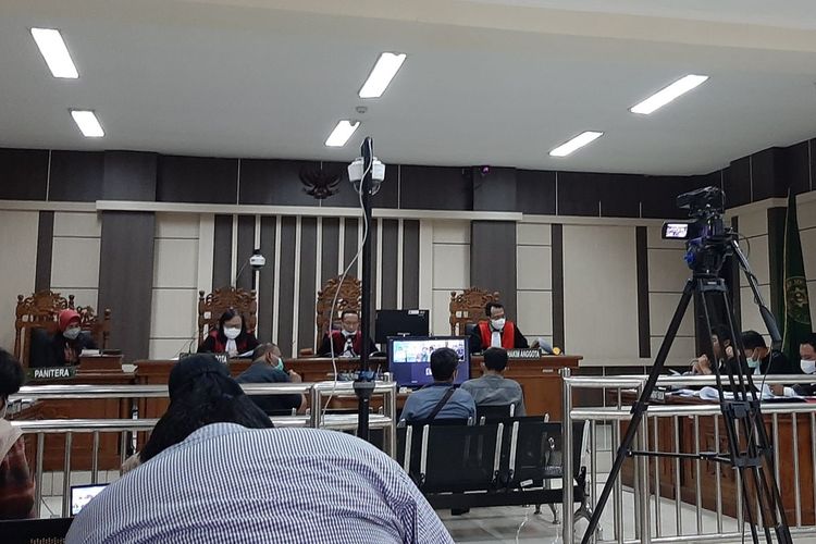 Sidang lanjutan kasus korupsi Bupati Nonaktif Banjarnegara, Budhi Sarwono dihadirkan di Pengadilan Negeri Tindak Pidana Korupsi (Tipikor) Kota Semarang, Jumat (4/3/2022).