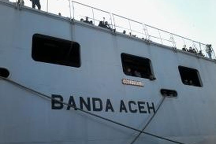 Pemberangkatan pertama KRI Banda Aceh, Minggu (04/08/2013). Memberangkatkan pemudik dari Pelabuhan Tanjung Priok Jakarta ke Pelabuhan Tanjung Emas Semarang.