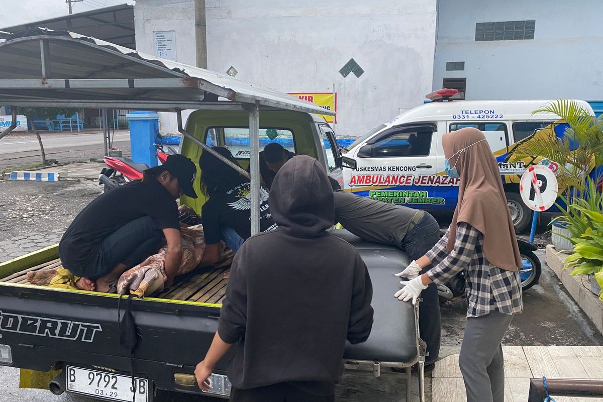 Gagal Menyalip, Dua Pengendara Motor Terlindas Truk Tronton