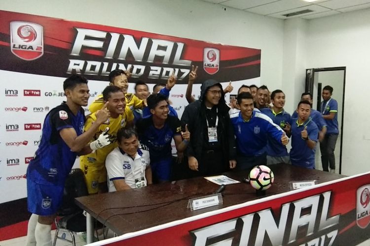 Suasana konferensi pers setelah PSIS mengalahkan Martapura FC dengan skor 6-4 dan memastikan promosi ke Liga 1, Selasa (28/11/2017).