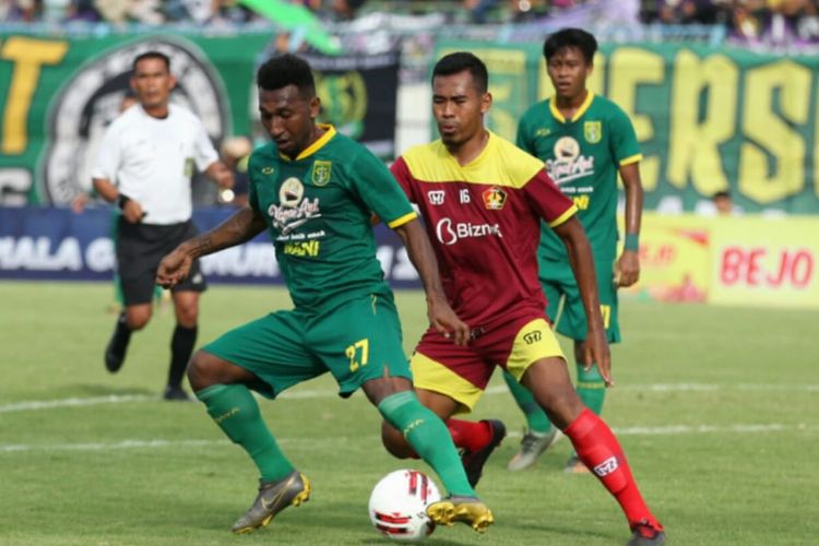 Laga Persebaya Surabaya vs Persik Kediri, partai pembuka Piala Gubernur Jawa Timur 2020, di Stadion Gelora Bangkalan, Jawa Timur, Senin (10/2/2020) sore.
