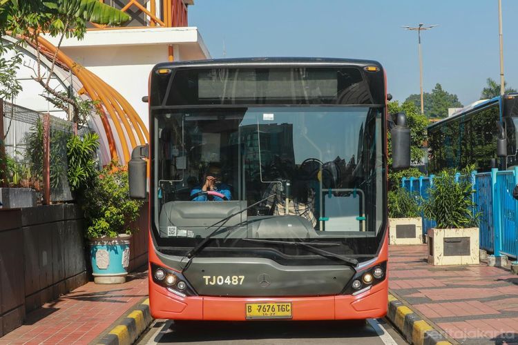 Tarif promosi TransJabodetabek Blok M-Bandara Internasional Soekarno-Hatta sebesar Rp 3.500 segera berakhir pada Jumat (12/6/2026) ini.