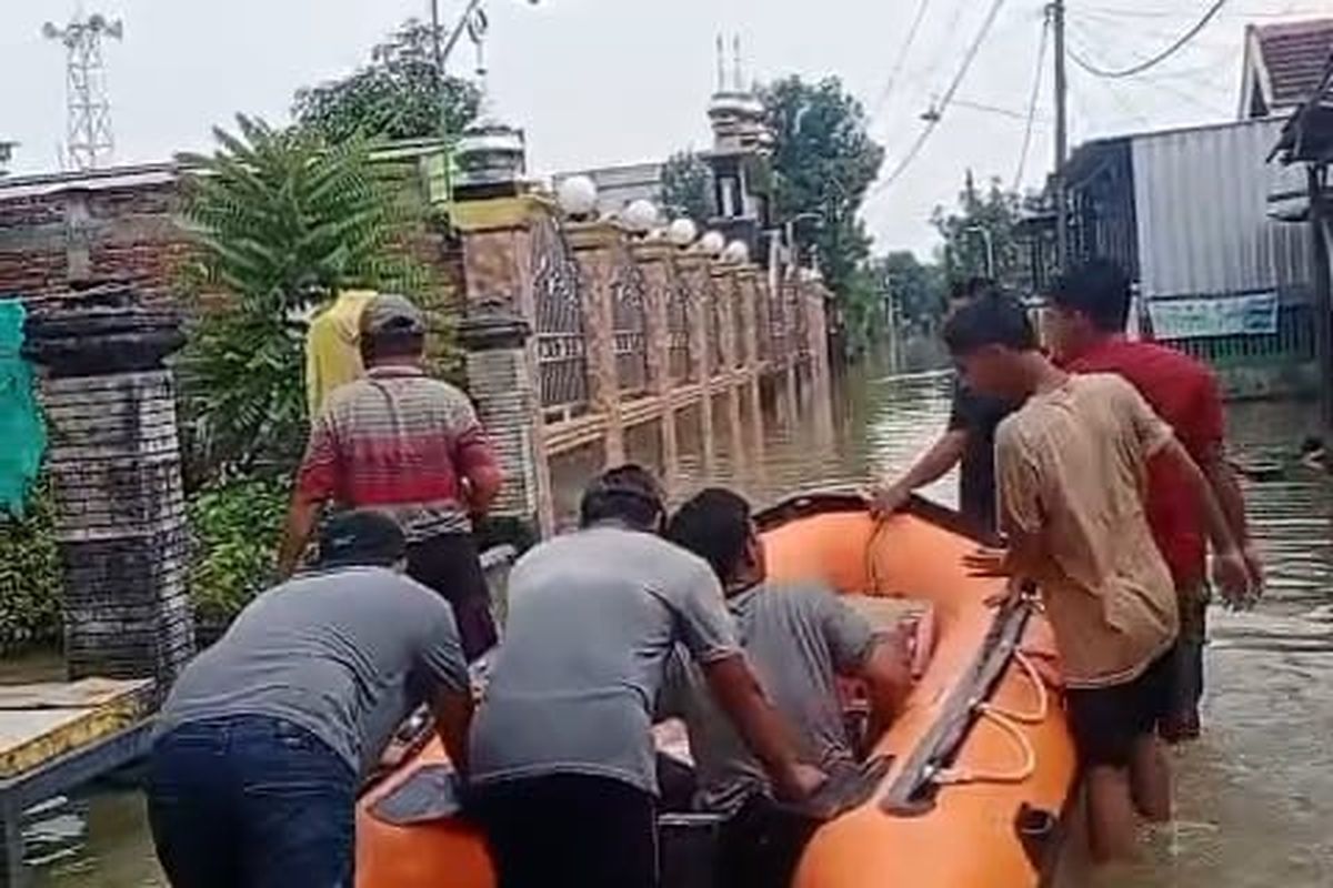 Banjir akibat meluapnya air Daerah Aliran Sungai (DAS) Kali Lamong kembali melanda dua kecamatan di Kabupaten Gresik, Jawa Timur, Selasa (10/6/2025).