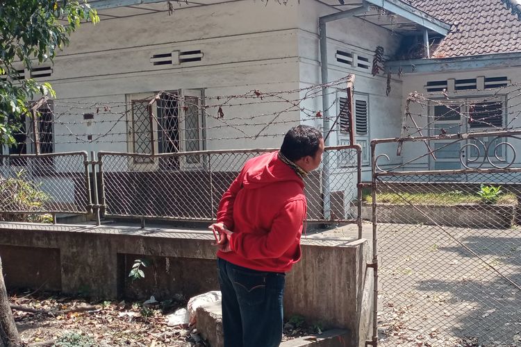 Rumah di Jalan Halmahera Nomor 60, Kota Malang, Jawa Timur, yang digeledah petugas kepolisian dari Polda Jatim untuk menindaklanjuti penyidikan perkara gedung Graha Wismilak di Surabaya