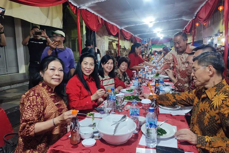 Tradisi Tok Panjang di Pecinan Semarang, Jawa Tengah 