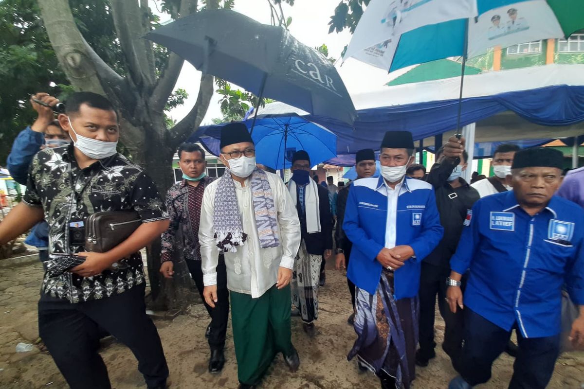 Ketua Umum Partai Amanat Nasional Zulkifli Hasan saat mengunjungi Ponpes Al Mubarok Kota Serang, Banten