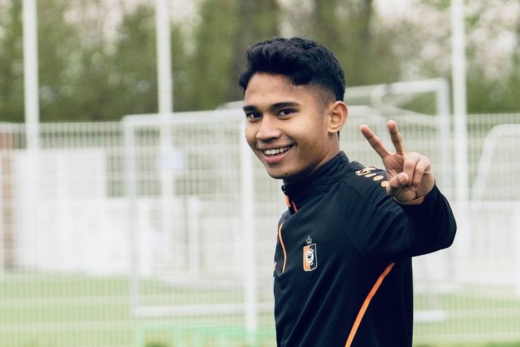 Pemain Indonesia Marselino Ferdinan yang bermain di Liga Belgia bersama KMSK Deinze. Terbaru, Marselino cetak dua gol saat Deinze kalah 2-5 dari FC Groningen (Belanda) dalam uji coba pada Minggu (16/7/2023) dini hari WIB.