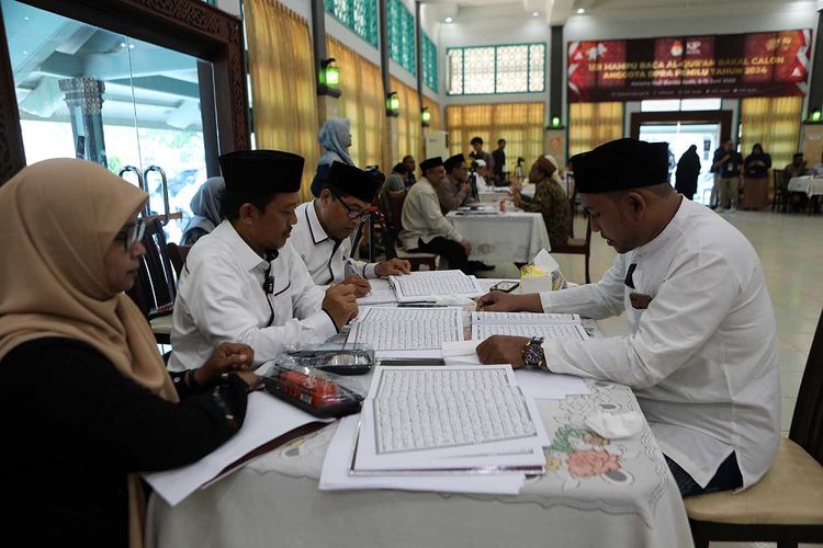 bakal calon anggota legislatif untuk Dewan Perwakilan Rakyat atau DPR Aceh, menjalani tes mampu baca alquran