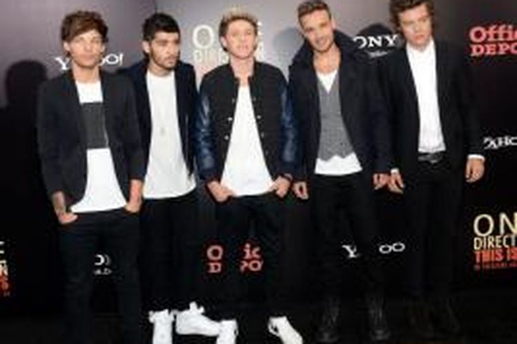 One Direction--(dari kiri ke kanan) Louis Tomlinson, Zayn Malik, Niall Horan, Liam Payne, dan Harry Styles--hadir dalam acara pemutaran perdana film dokumenter 3D One Direction, This Is Us, di Ziegfeld Theater, New York City (AS), Senin (26/8/2013) waktu setempat.