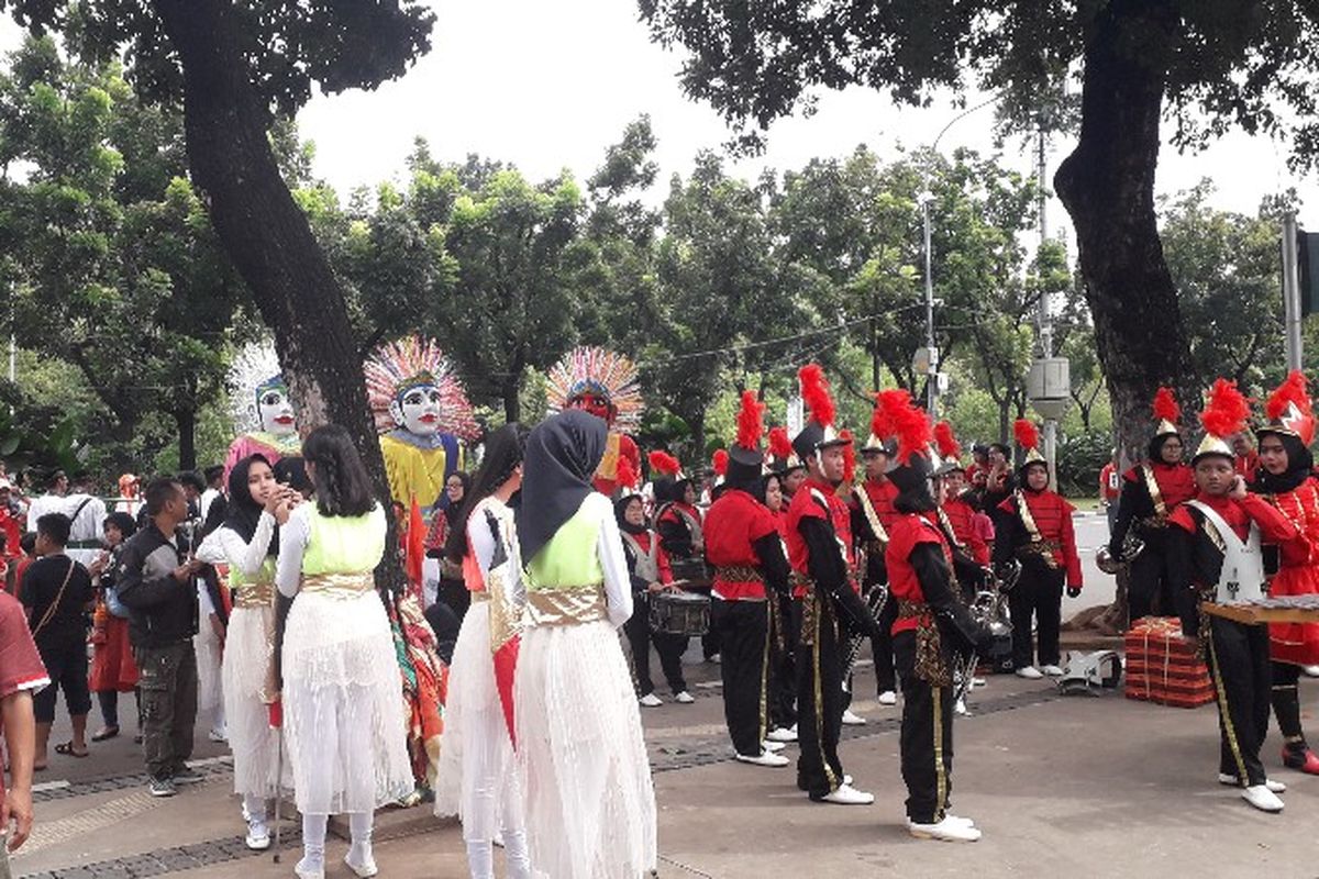 Hiburan mulai dari gambang kromong, ondel-ondel dan marching band siap menyambut selebrasi Persija atas kemenangan Liga 1 Indonesia musim 2018 di Balai Kota, Jalan Medan Merdeka Selatan pada Sabtu (15/12/2018).