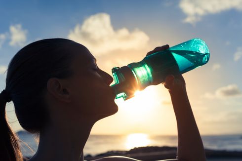 Minum Air Putih Setelah Berolahraga, Benarkah Perlu?