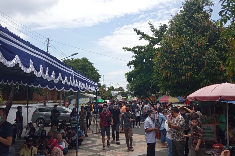 Suasana tempat wista Tamansari yang dipadati pengunjung Jumat (30/10/2020)