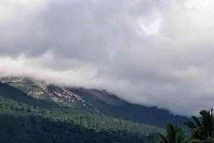 Visual Gunung Lewotobi Perempuan pada Minggu (4/2/2023) 