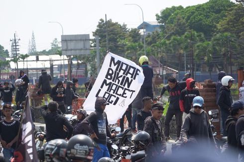 Gelar Aksi Tutup Jalan 135 Menit Terkait Tragedi Kanjuruhan, Aremania: Maaf Bikin Macet Malang